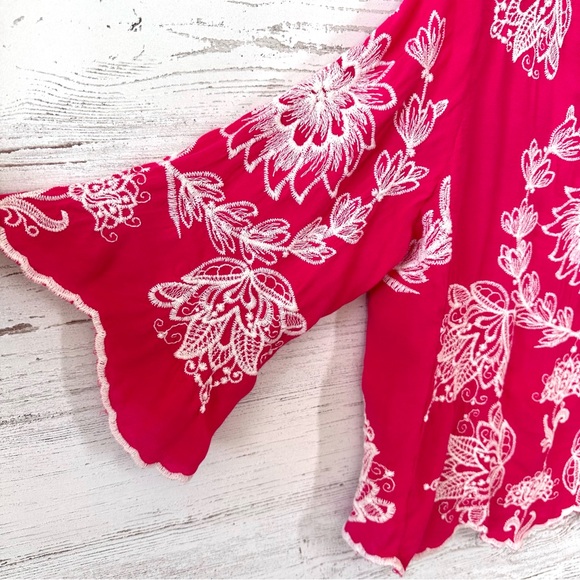 SOLITAIRE Anthropologie Embroidered Floral Boxy Cropped Trumpet Sleeve Top L - Picture 4 of 8